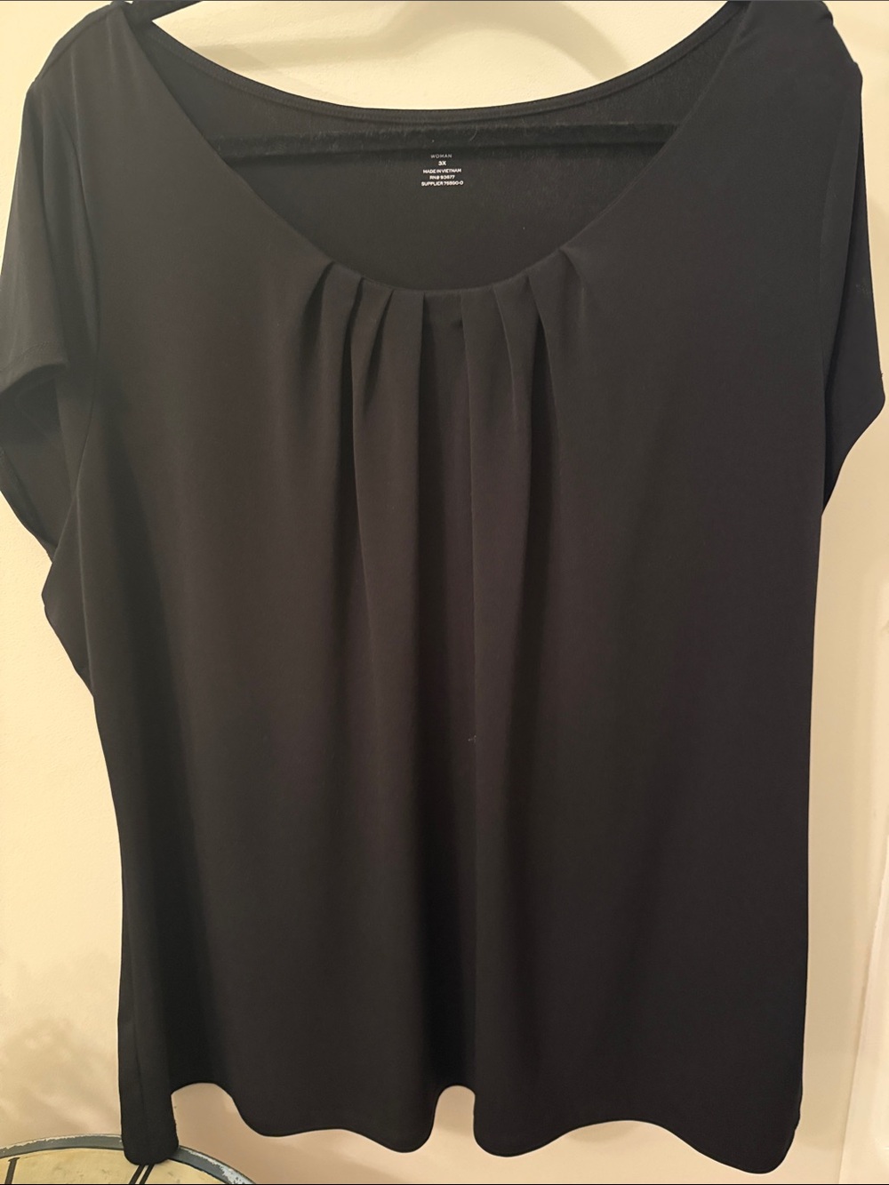 Worthington Black Scoop Neck Pleated Women's Top in Black